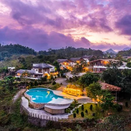 Bakhan Village Resort Май Чау Екстериор снимка